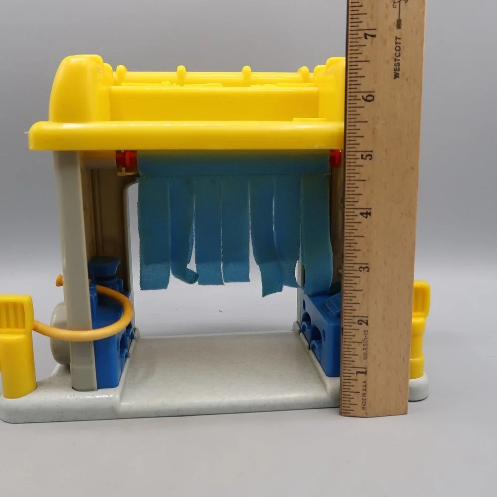 2002 Mattel Fisher Price Little People Car Wash Yellow Roof